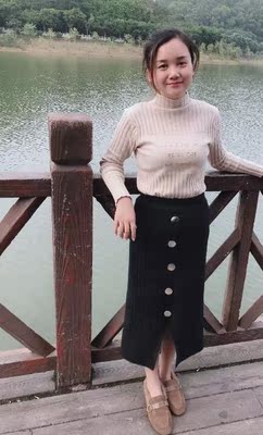 这款产品用起来很滋润，一点儿也不刺激，喜欢这个味道，淡淡的清香，温和不刺鼻。以前用过别家的都是用完以后那都是火辣辣的疼啊！只有这家反映算是比较不错的，微微的热热涨涨的感觉，但是自己也可以完全接受，而且按摩一会儿就没事儿了，效果挺不错的，主要没什么副作用，很开心