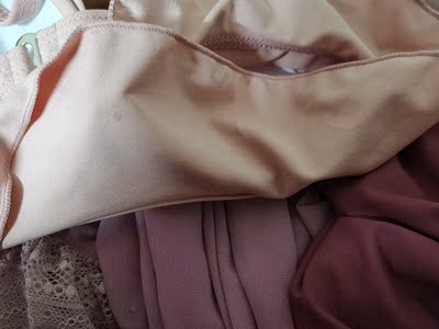 有污渍,看起来像别人穿过的 有污渍,看起来像别人穿过的