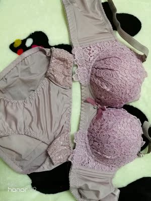 款式好看,挺合身的,集中效果还不错。颜色很正很漂亮。价格也很便宜呢。 款式好看,挺合身的,集中效果还不错。颜色很正很漂亮。价格也很便宜呢。