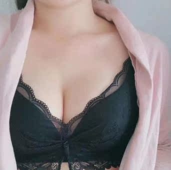 产品不错，是正品，这个季节太容易干燥了，胸部平时都要抹身体乳，用这个后胸部皮肤滋润多了，丰胸得同时也滋润皮肤，还蛮好的摸上去能感觉到肉紧实了很多。