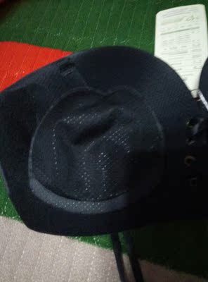 文胸真的是太给力了，我穿上简直就可以夹手机了，而且特别适合穿礼服，为了参加朋友的婚礼特别买的，晚上我穿了一下太给力了，