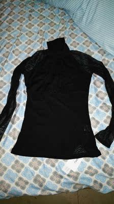 没有色差，没有异味，线头都没有多少，上身效果不错，特别修身，看起来很知性，很有魅力，这是很愉快的购物