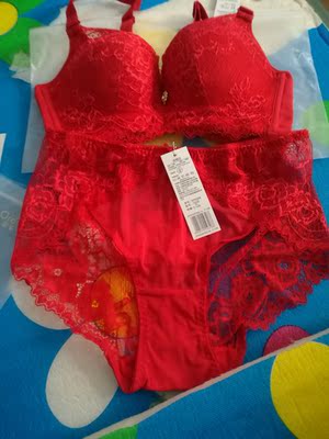 收到内裤，包装精美。做工精细。属中腰的吧？看上去应该还不错。之前跟客服沟通了很多才拍的尺码。等试过了再来追评！