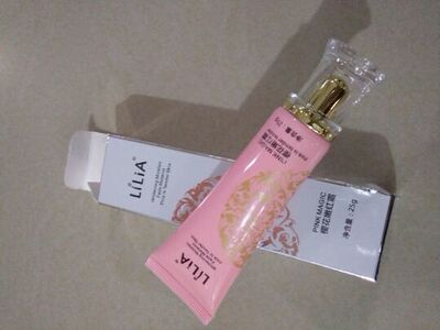 嫩红素收到货了，产品用着很滋润，也很温和，用在敏感部位也没有什么不适，就是不知道淡化黑色素快不快，我用在嘴唇和上，才用了两次还没有效果，希望坚持用效果会很好，好的话还会再来的。