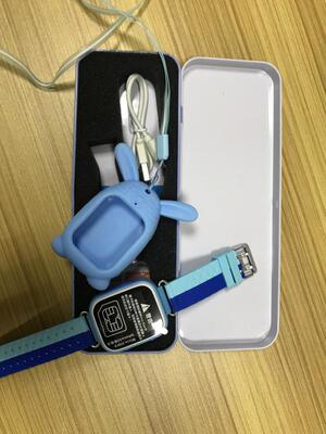 宝贝很喜欢，每天爱不释手，微聊和小朋友们经常联系，电池的续航也就1天左右，也不错了，值得购买，没有游戏，避免孩子沉迷游戏，挺好的，样式好看