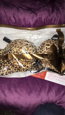 宝贝收到了，质量不用说，已经是老顾客了，这款我已经是买了第三个了，颜色不同，超聚拢的，喜欢的可以下手了。。。。