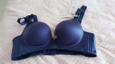 宝贝收到了，聚拢效果不错，穿着也舒服，适合胸小得mm，喜欢的赶快下手吧