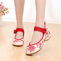 In the spring and summer new cows and ribs the old Beijing embroidered Chinese uniforms with button shoes