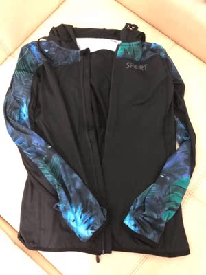 买了M号 很修身 料子特别舒服 很喜欢手臂上独特的花纹 已经穿上了 去健身也要美美哒~ 买了M号 很修身 料子特别舒服 很喜欢手臂上独特的花纹 已经穿上了 去健身也要美美哒~