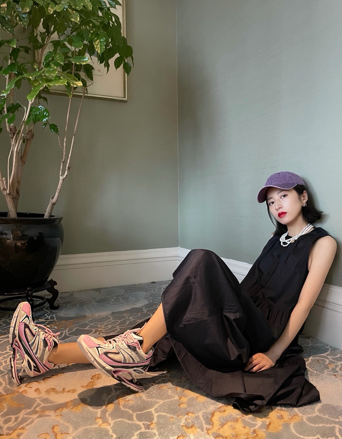 周雨彤同款连衣裙2021设计感无袖收腰气质显瘦宽松a字褶皱长裙女