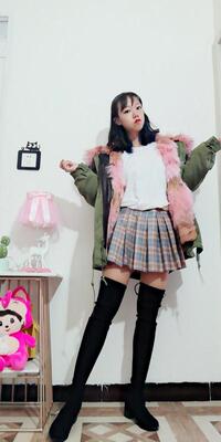 sw靴真的好漂亮哦，很洋气的，穿上贼好看，显气质显腿长而且很保暖，做工也是超级好的，喜欢这种比较简单的风格！这个靴子真得很棒！观望的美女们可以下手，绝对没错哈