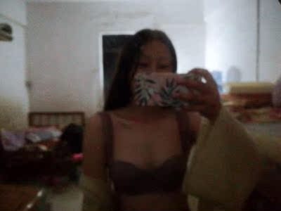 用起来真的很棒，坚持使用一段时间，身上的黑色素就会有明显淡化的，我用了也没有出现副作用，特别温和的。可以淡化黑色素呢！就买来用用，挺滋润的，现在也没有出现过敏的现象。希望多用一段时间后，私处的黑色素能淡化呢。特别优惠，而且包装看上去一般，保密性特别好。