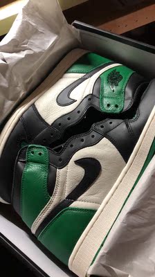 东西还是不错的。就是发货的时候太慢了，在国外拖拉的时间太久，其他都还不错。鞋子很完美，没有瑕疵，只是里面的纸破了而已。