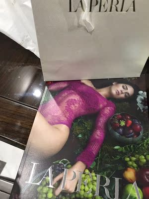 真的很好看的款式  还没上身  但是从面料到细节都很喜欢  谢谢老板赠送的册子   以后选起来更方便啦  还会回购  值得购买