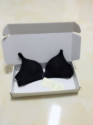 内衣收到啦！一片式的款式穿起来非常的舒服，很轻巧！好像没有穿内衣似的，一点都不压迫