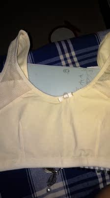 质量不错，胸前设计比较适合贴心，又比较透气，比较适合刚刚发育的孩子！