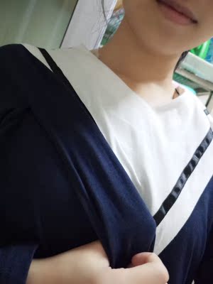 衣服质量真的出乎意料地很棒！两边都有设计开口，也没有什么线头，穿上后效果也很好，穿上之后看起来就是一条V领的宽松连衣裙，哈哈哈，真的非常喜欢呢！！！！！