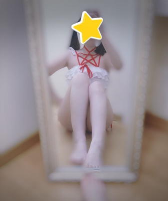 发货很快衣服穿上也很可爱呢