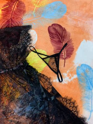 睡衣和图片一样，不错，我身高163,体重132斤，穿也合适，而且不显胖。