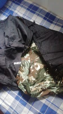 买了一件卫衣，结果发了一件特别奇怪的衣服感觉像是仓库里面卖不出去的库存无语了。。