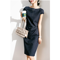 In the summer of 2021 the new medium and long age-reducing waist slimming temperament slim crew neck knitted denim dress women's clothing