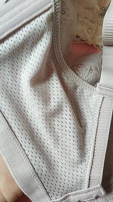 超级棒，真的后悔没有多买几套，这套简直太适合我啦，买了好多内衣，终于有一款适合自己的。做工很细致，不了也特别柔软，应该多买几套夏天穿的。美背处的透气孔太人性化了。搞活动还要多买几套。