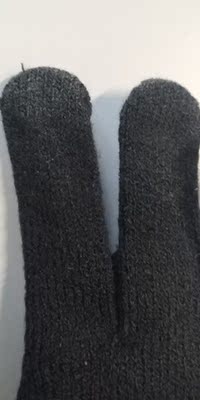 手套质量非常好，保暖，冬天玩手机必备，识别度高，值得大家购买。