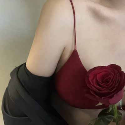 发货快 收到以后颜色正没有色差 尺码也刚好 正红色 好看 性感温柔蛮喜欢的 薄薄的也比较舒服 不紧绷没有红印痕 发货快 收到以后颜色正没有色差 尺码也刚好 正红色 好看 性感温柔蛮喜欢的 薄薄的也比较舒服 不紧绷没有红印痕