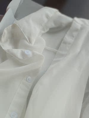 版型超级好,是纱质感的,本来以为会扎人,没想到!一点也不扎!!!只是有一点点硬,应该过水会好,我还是皮肤特别敏感那种!!表白店家!除了睡衣外搭还可以夏天去海边玩穿 版型超级好,是纱质感的,本来以为会扎人,没想到!一点也不扎!!!只是有一点点硬,应该过水会好,我还是皮肤特别敏感那种!!表白店家!除了睡衣外搭还可以夏天去海边玩穿