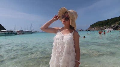 裙子好看，保守。但是裤子穿了一天已经气球了，干的慢，出海的时候不是很方便。