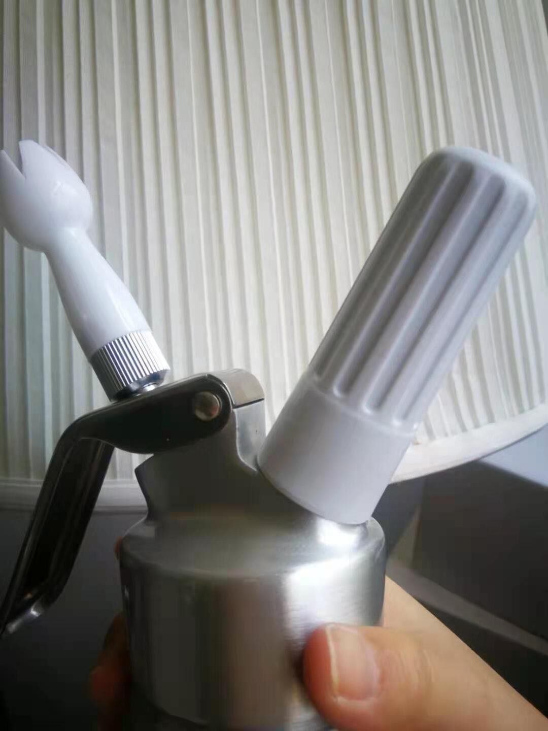 不锈钢奶油枪商用奶油喷射枪奶油发泡器虹吸瓶奶油裱花枪奶茶店瓶