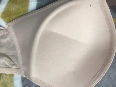 比买的两件买的套装的质量好一些，发货地是都市丽人仓库？