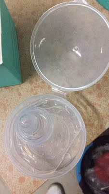 第三次买新贝的产品了，从吸奶器到防溢乳垫，到这个。 记得当时喂奶的时候痛了20多天，我不知道怎么坚持的，当时也不知道这个神器，后来是去通乳，看到有宝妈用聊了一下才知道，不过那个时候我已经不痛了，免疫了，这个买来送给朋友的。小朋友预计2月份出生，希望到时候可以用得上，目前看来他也很满意，因为他一胎放弃母乳就是因为太痛，这一胎他想试试母乳。