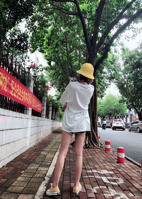 妈耶，小哥哥人又帅，话说又好听，鞋子也好看，就想问问他，要谈恋爱吗！分手不割腕的那种～