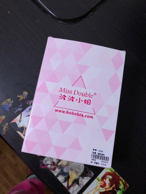 看图吧，昨天当伴娘特地用了来评价的，挺聚拢调整的，粘度也可以，反正用了一天没脱落啥的，还是蛮建议购买，洗过之后，阴干，下次还能再用，性价比可以，推荐购买，反正其他的我也没用过，朋友推荐说好用的。