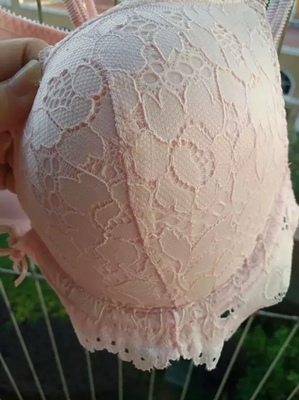内衣收到了，质量感觉不错，料子也好，收副乳，聚拢效果都好，总之很满意