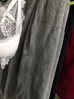 很好很快就收到了，入了两色，颜色款式很赞，很喜欢谢谢了，only家忠粉，会继续关注。