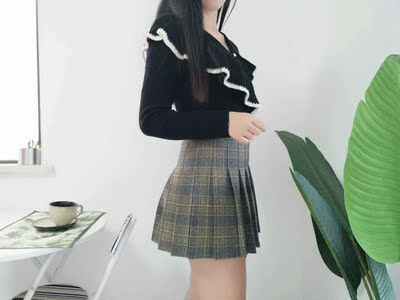 裙子版型质量真的很好，上身效果非常好，穿着很百搭，价格还比实体店便宜，物超所值