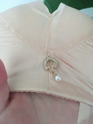 内衣超薄，适合大胸妹子，内衣整体很轻盈，我觉得好像没什么手感，还没穿，不知道怎么样，看着还不错，试穿了一下还是挺舒服的，因为胸有点大，买内衣老是不合适，看了好久才决定下手的，好穿的话以后内衣就买婷美的了