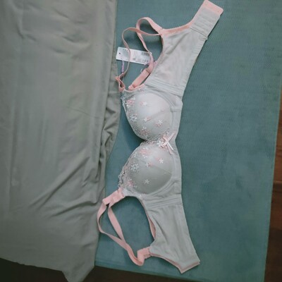 同样罩杯同样大小，两个不一样大，嫌烦没有退货