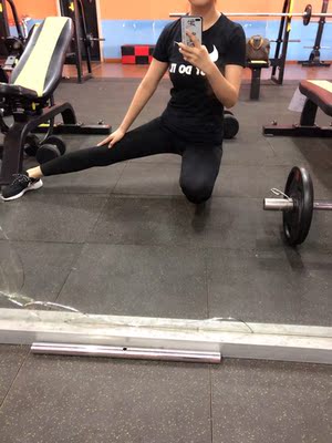 裤子质量很好哦 穿起来也不掉档，也不紧绷，弹性很好，穿上刚好，同学说穿起来显得我的腿更细了！ 而且穿起来也挺暖和的😂