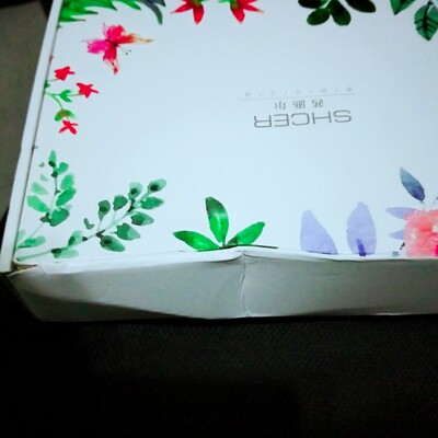 收到快递时，让我很无语，包装袋子烂的&hellip;&hellip; 然后盒子也扁了。这块不满意！  一起拍了3件，质量和态度很好，一开始在担心大小问题，然后给推荐的码也合适，也很有耐心。 这个要给5星