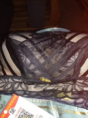 内衣质量棒棒的,穿起来很舒服,面料是很亲肤的面料。建议大家购买哦 内衣质量棒棒的,穿起来很舒服,面料是很亲肤的面料。建议大家购买哦