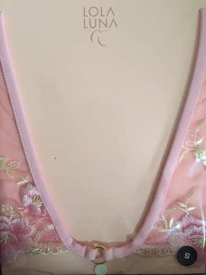 东西不错跟想象的一样好看，做工很精细，店家还送了礼物棒棒哒