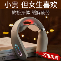 Christmas birthday gift girl gives girlfriend girlfriend practical wife best friend special heart