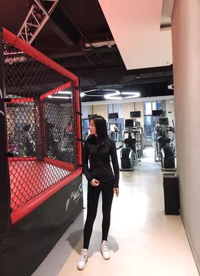 裤子弹性很大，平时健身运动穿很合适，吸汗效果也比较好，穿着也很显瘦哦 很满意 这个价钱买的很划算