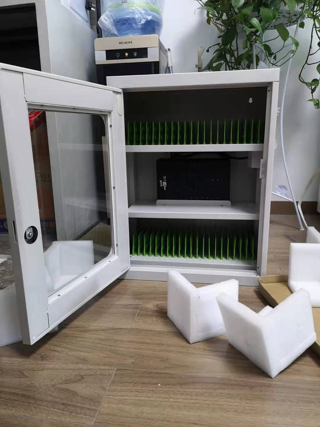 放在会议室用的,很精致的充电柜,包装也好.