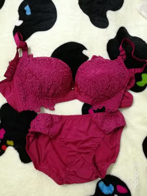 款式好看,挺合身的,集中效果还不错。颜色很正很漂亮。价格也很便宜呢。 款式好看,挺合身的,集中效果还不错。颜色很正很漂亮。价格也很便宜呢。