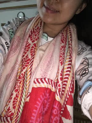 红色也大爱，很好搭衣服。适合冬天这个季节。这个红色非常不错。很耐看。料子也很好。柔软细腻。棒。