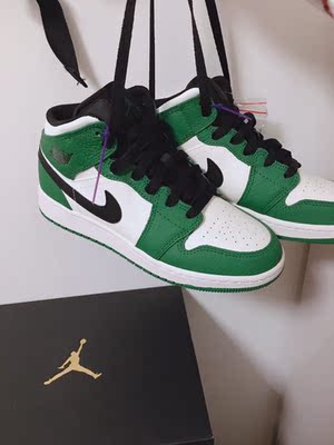 巴拉巴拉 虽然等很久但是鞋子没问题的完全Ojbk嘻嘻嘻嘻嘻嘻嘻嘻嘻嘻  第一次穿买家秀 &hellip;&hellip;不要喷我鸭